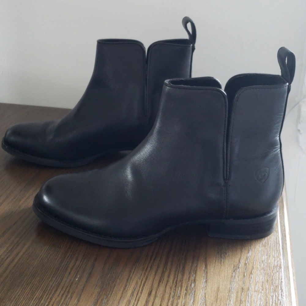 Black leather Ariat Chelsea boots